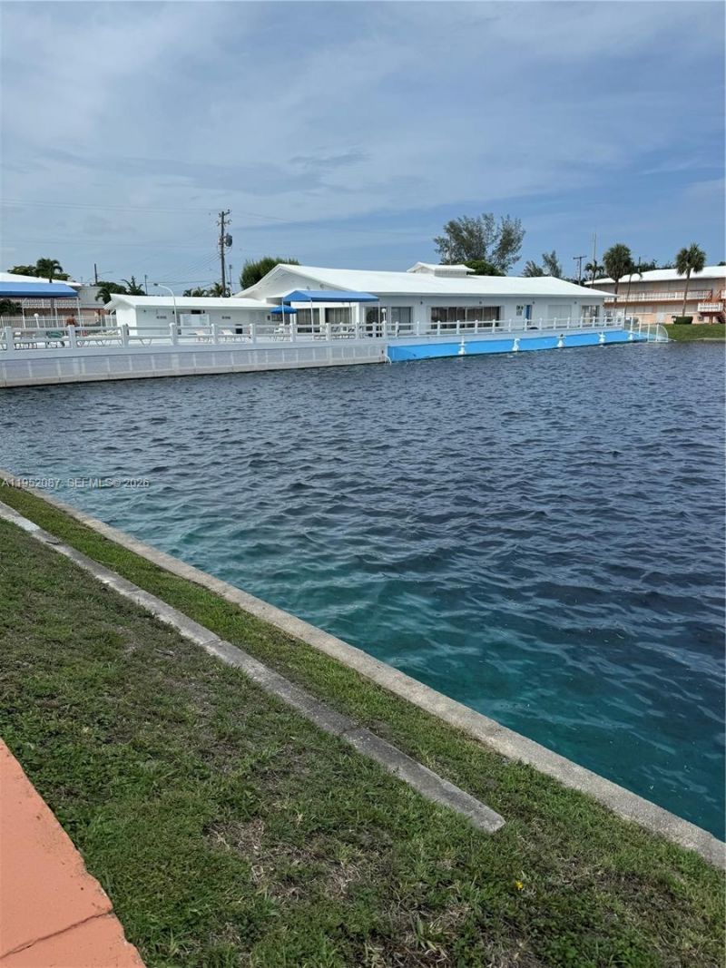 900 SW 11th Ave, Unit 4C, Hallandale Beach, FL 33009 Photo