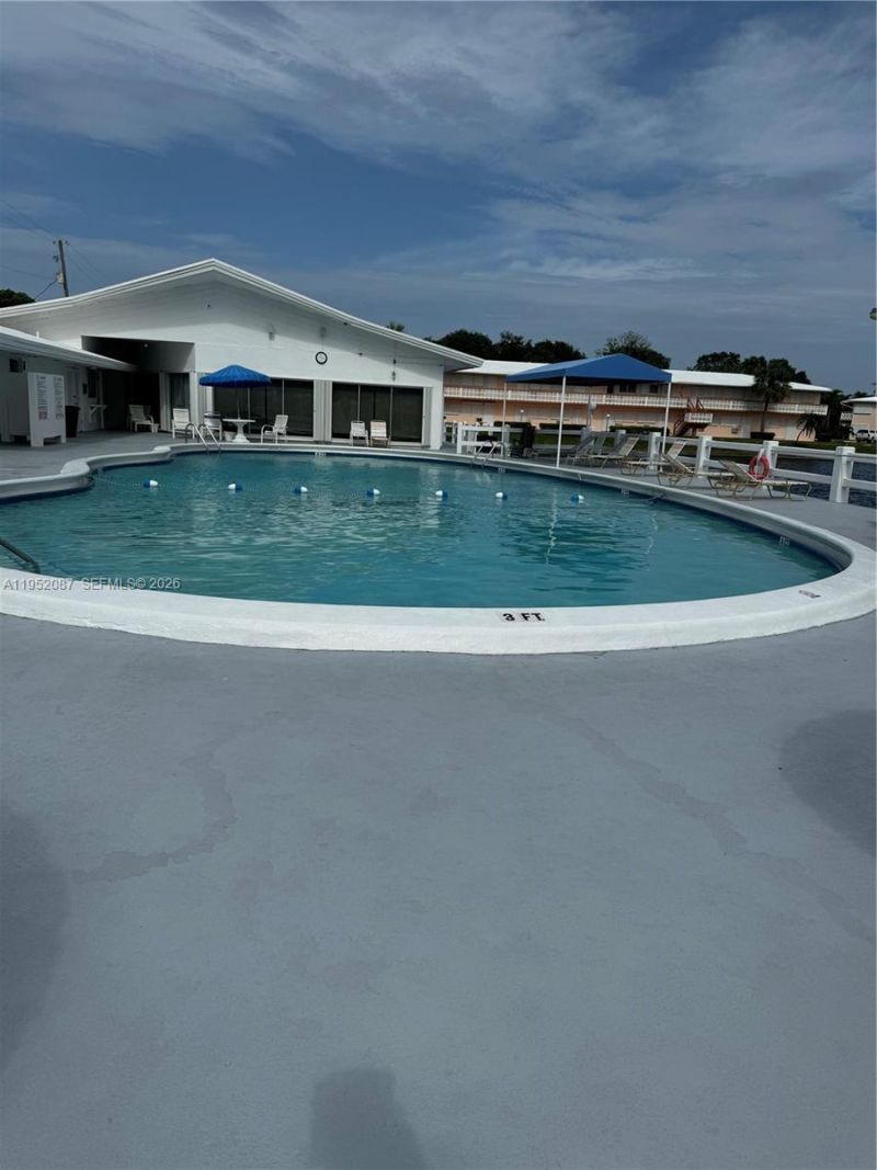 900 SW 11th Ave, Unit 4C, Hallandale Beach, FL 33009 Photo