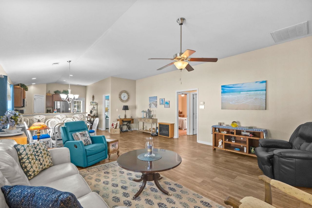 116 Balsa Dr. Photo 9