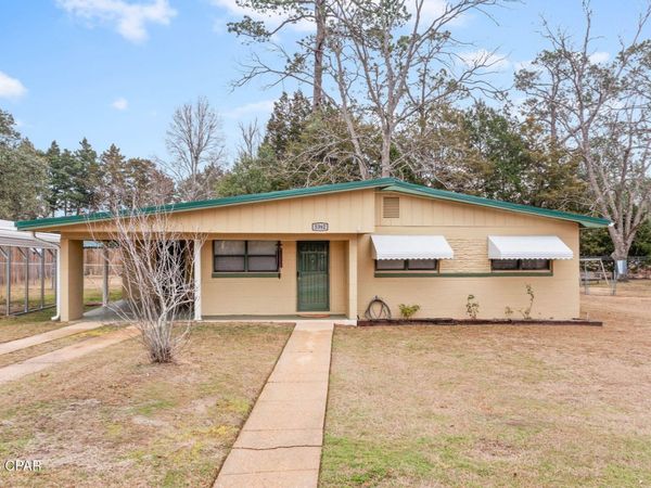 5392 College Drive, Graceville, FL 32440