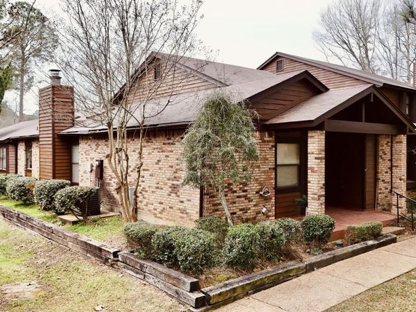 52 W Cascades Circle, Clinton, MS 39056