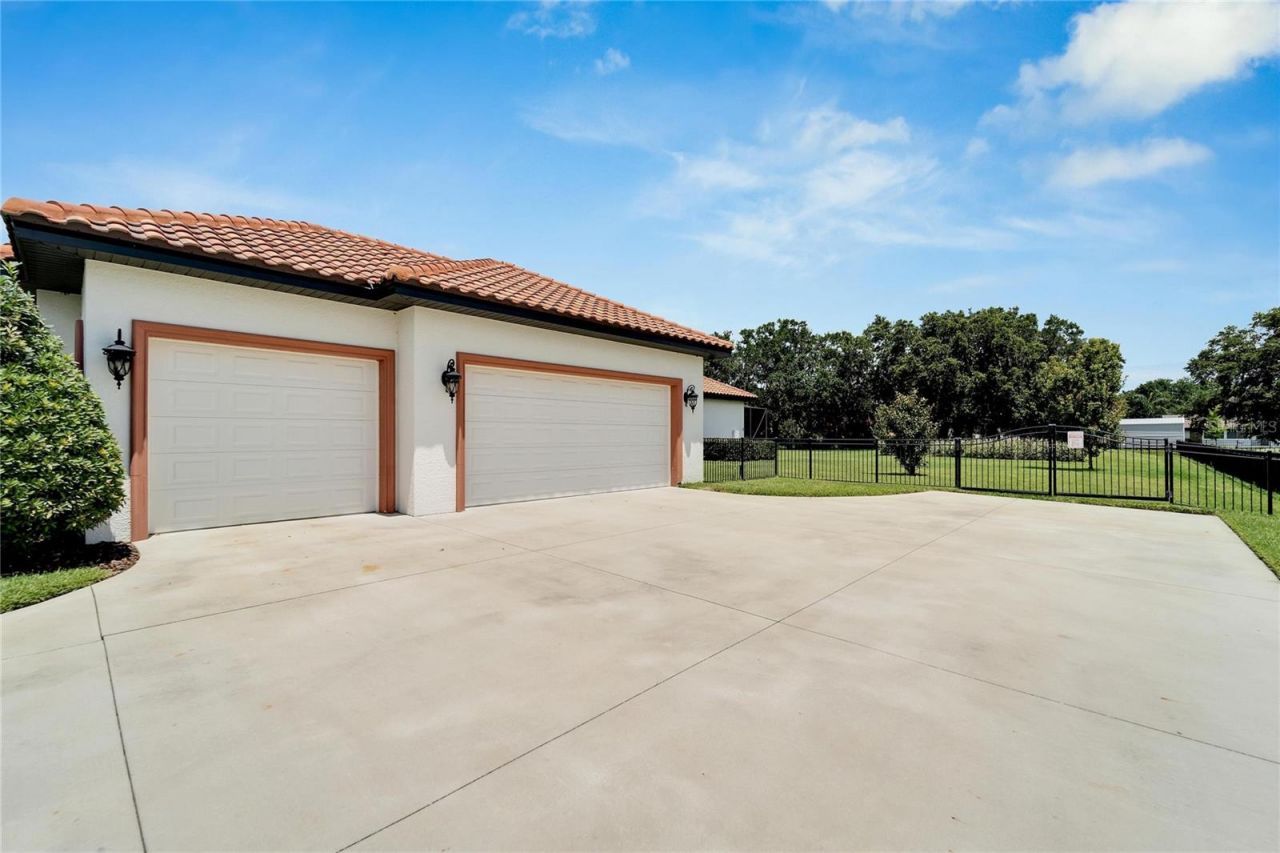 304 Hawk Talon Drive, Lithia, FL 33547 Photo