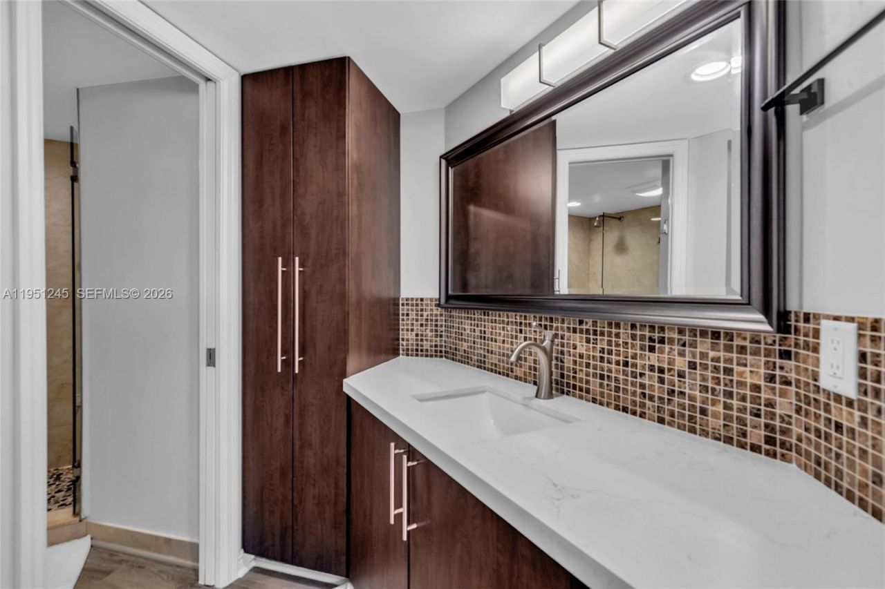 15539 N Miami Lakeway N, Unit 203-22, Miami Lakes, FL 33014 Photo