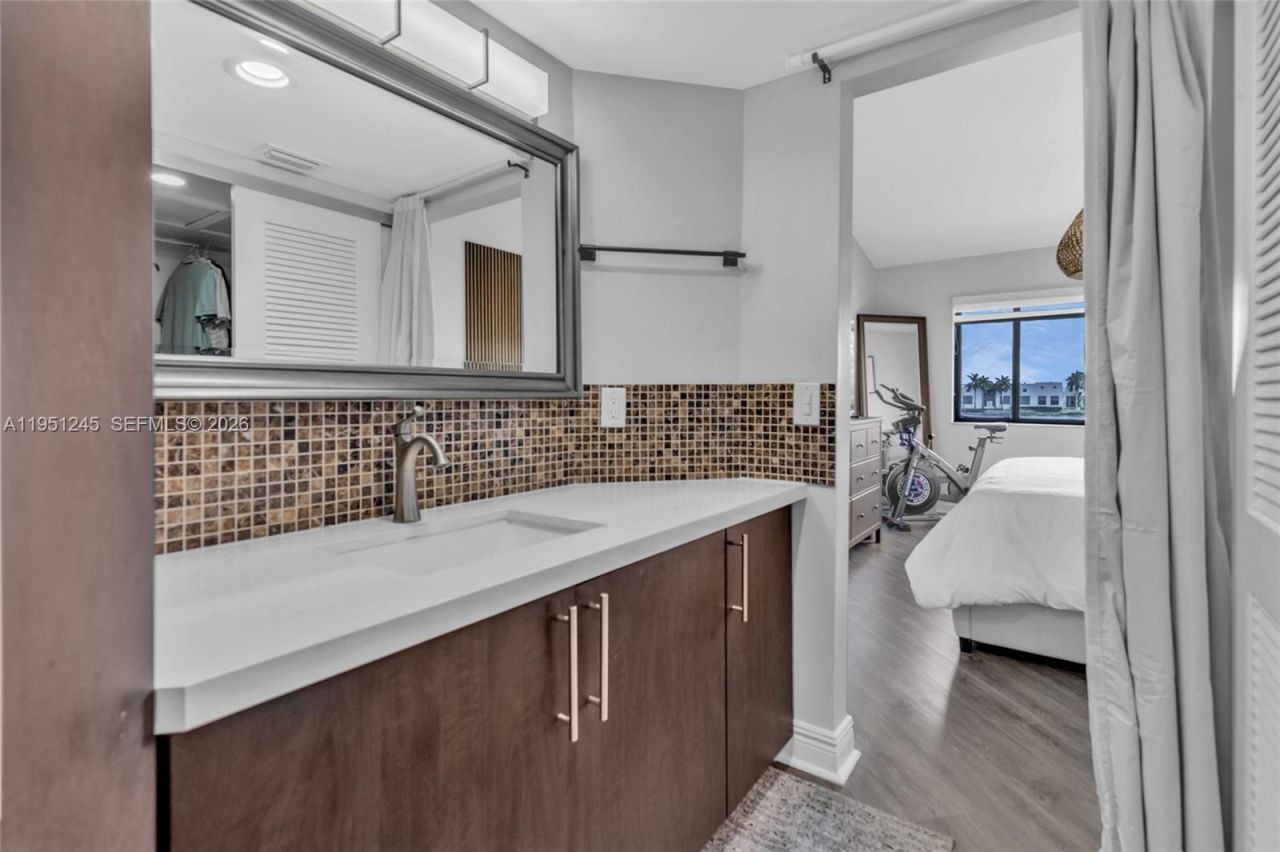 15539 N Miami Lakeway N, Unit 203-22, Miami Lakes, FL 33014 Photo