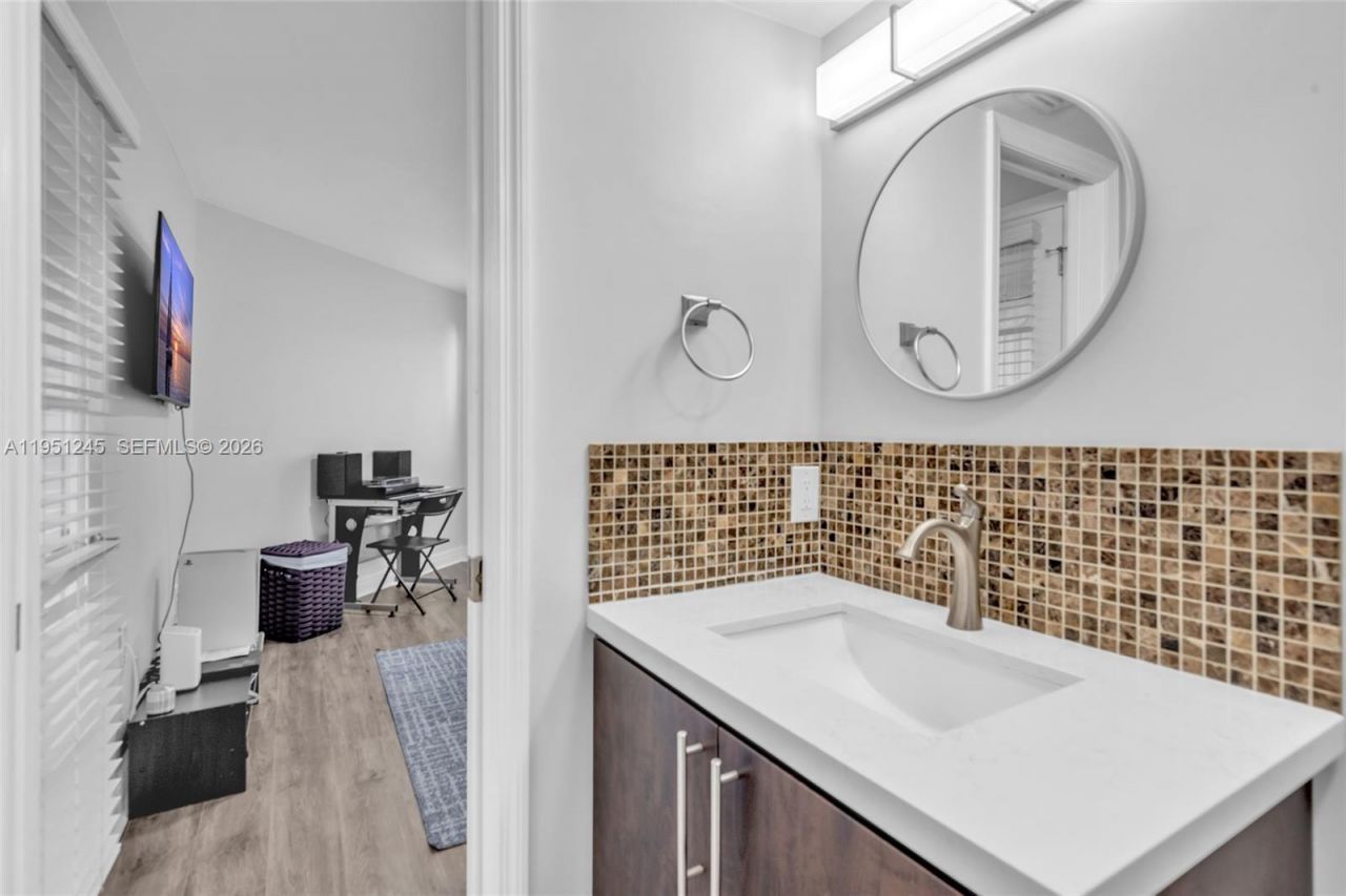 15539 N Miami Lakeway N, Unit 203-22, Miami Lakes, FL 33014 Photo