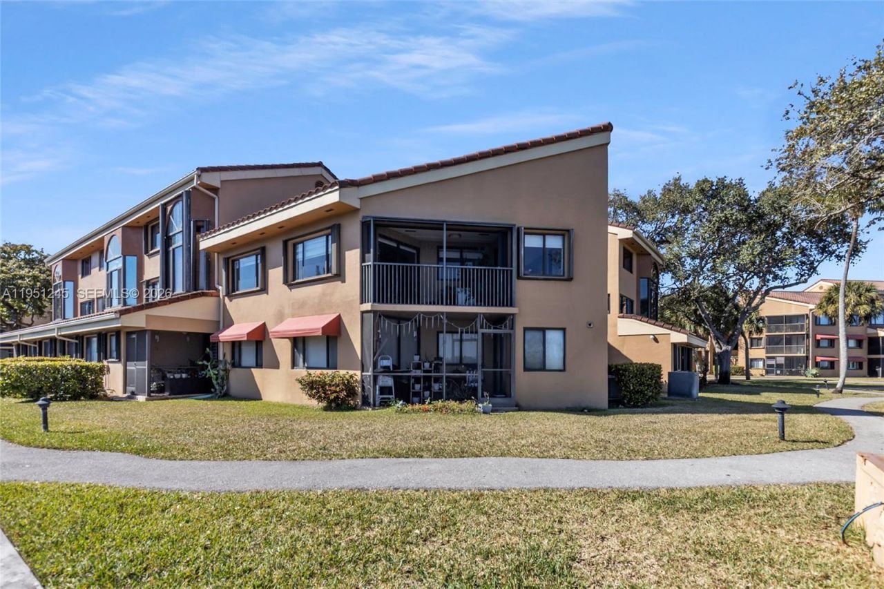 15539 N Miami Lakeway N, Unit 203-22, Miami Lakes, FL 33014 Photo