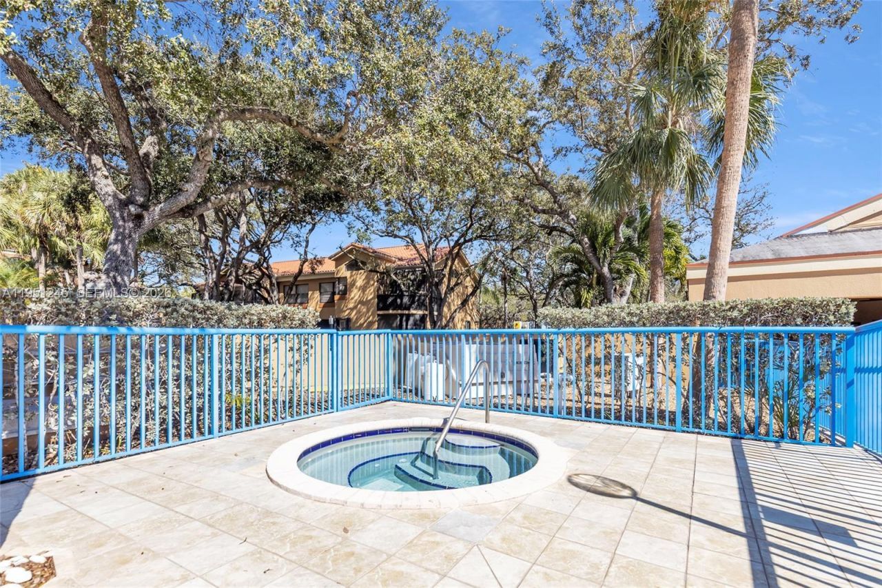 15539 N Miami Lakeway N, Unit 203-22, Miami Lakes, FL 33014 Photo