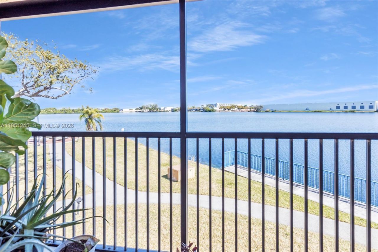 15539 N Miami Lakeway N, Unit 203-22, Miami Lakes, FL 33014 Photo