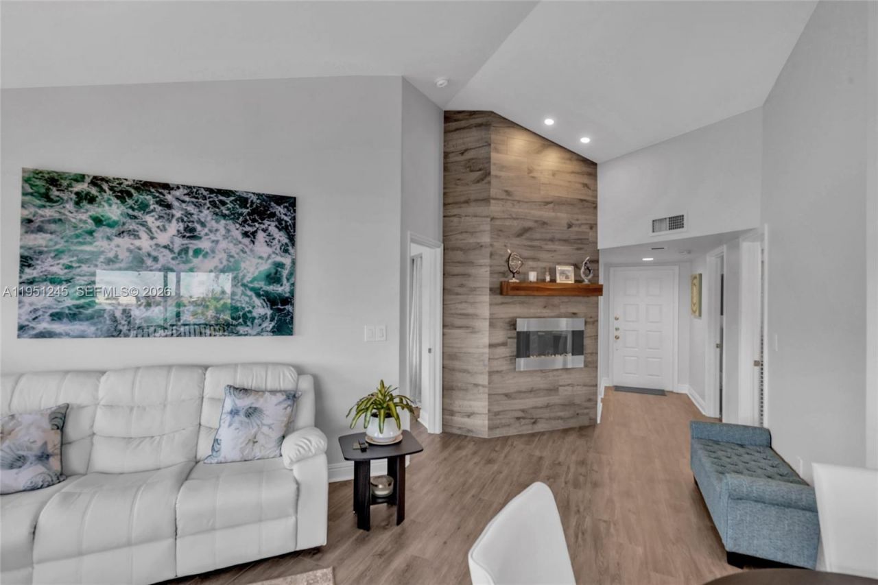 15539 N Miami Lakeway N, Unit 203-22, Miami Lakes, FL 33014 Photo