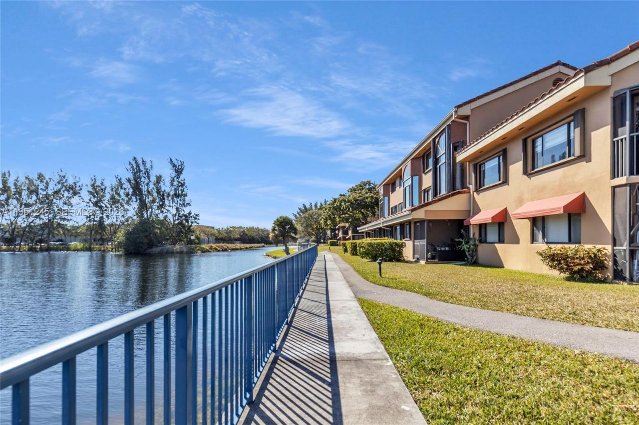 15539 N Miami Lakeway N, Unit 203-22, Miami Lakes, FL 33014 Photo