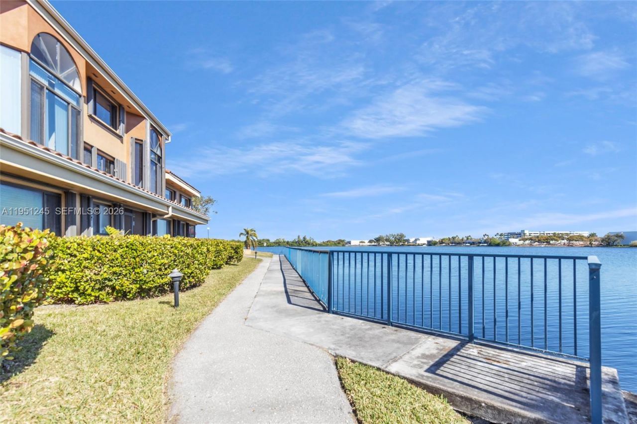 15539 N Miami Lakeway N, Unit 203-22, Miami Lakes, FL 33014 Photo