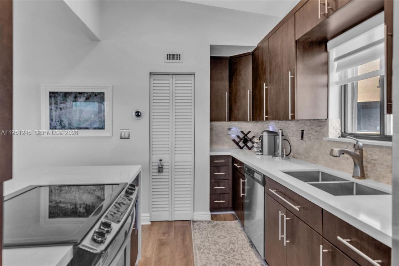 15539 N Miami Lakeway N, Unit 203-22, Miami Lakes, FL 33014 Photo