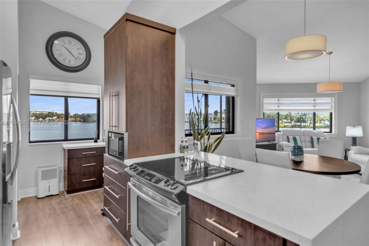 15539 N Miami Lakeway N, Unit 203-22, Miami Lakes, FL 33014 Photo