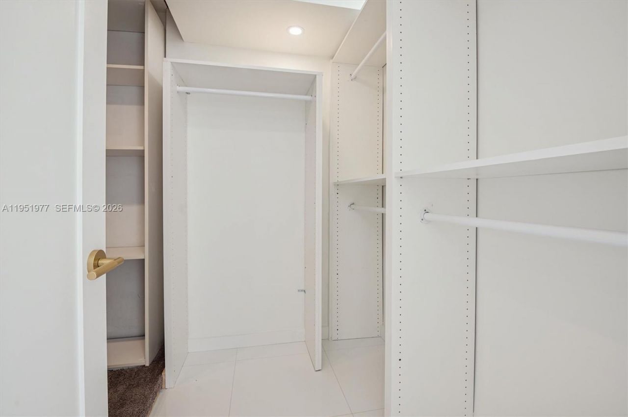 4000 Towerside Ter, Unit 1704, Miami, FL 33138 Photo