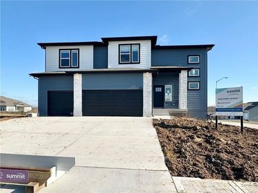 9031 SW 5th Street, Blue Springs, MO 64064