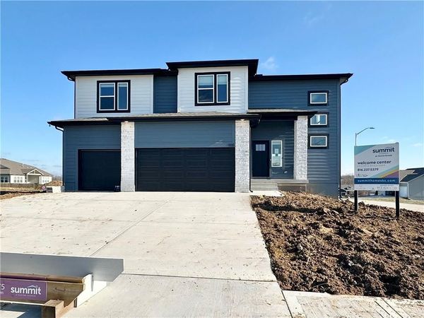 9031 SW 5th Street, Blue Springs, MO 64064