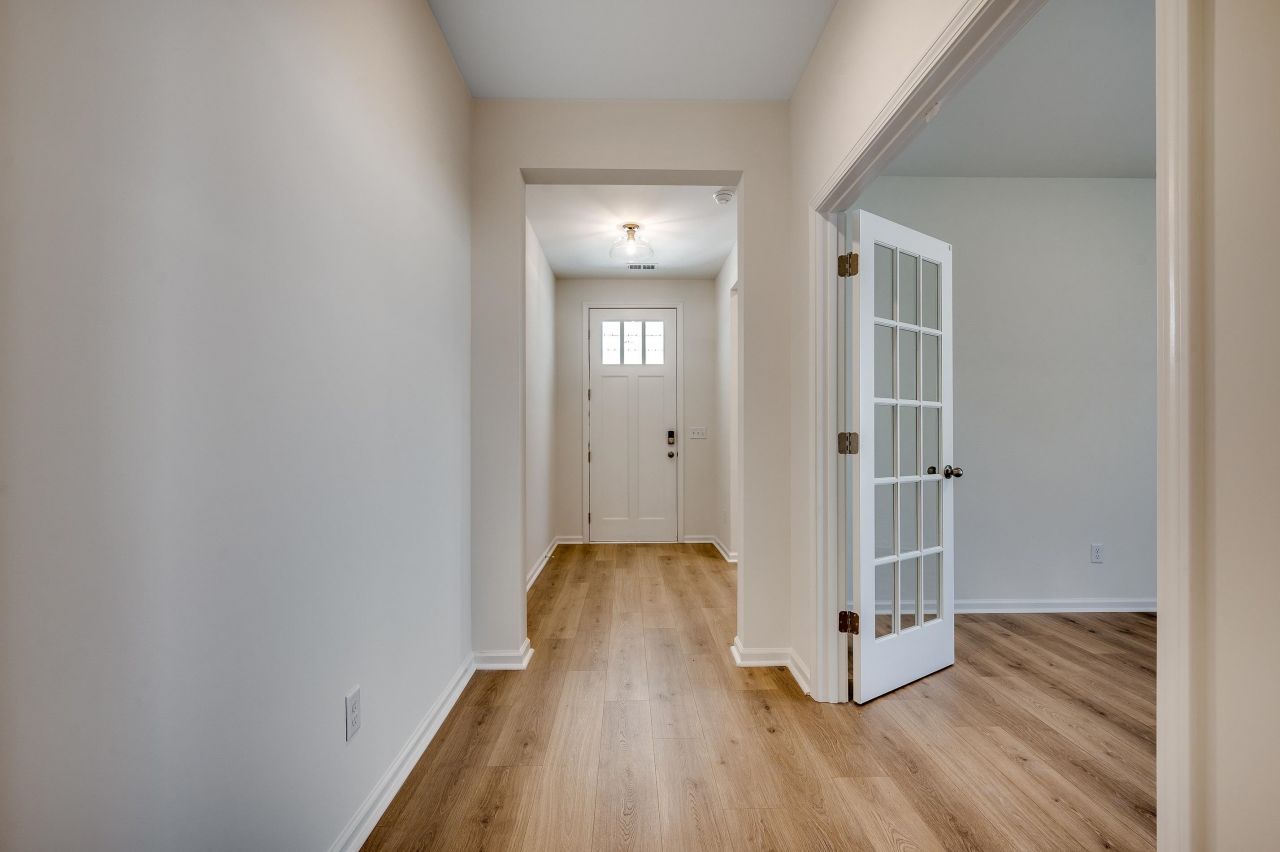 3037 Claredon St Photo 6