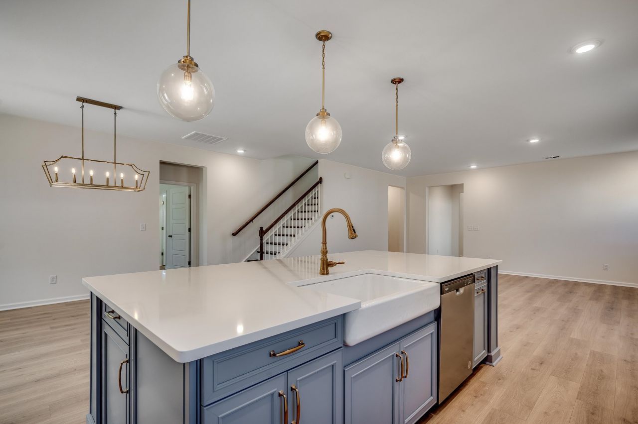 3037 Claredon St Photo 7