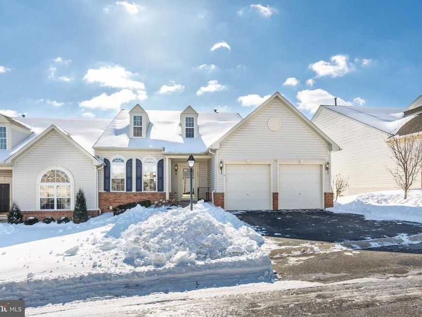 227 Fairmount Court, Unit 33, Shrewsbury, PA 17361 Main Photo