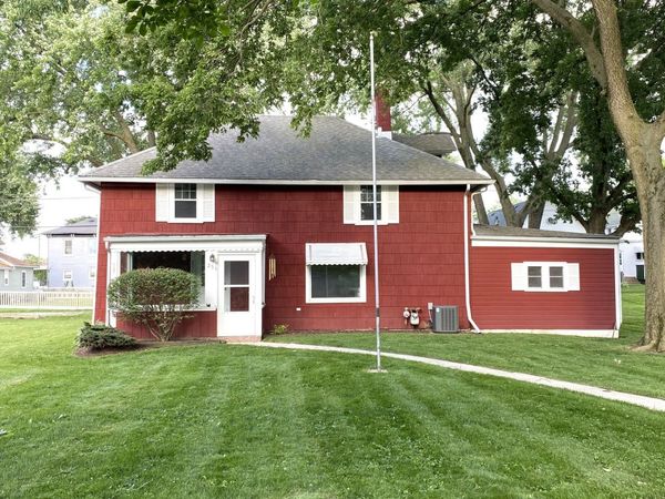 255 Oak Street, Hampshire, IL 60140