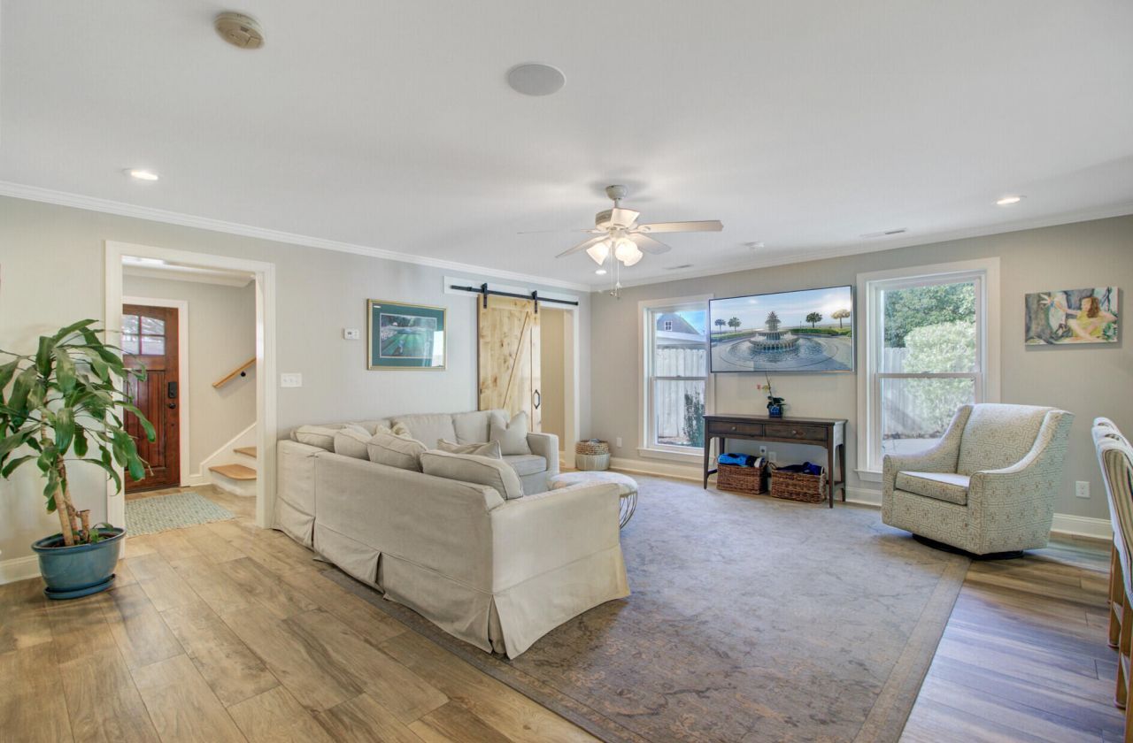 8 Vincent Drive Photo 18