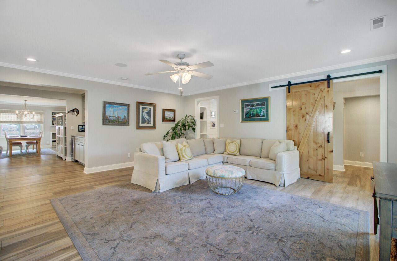 8 Vincent Drive Photo 19