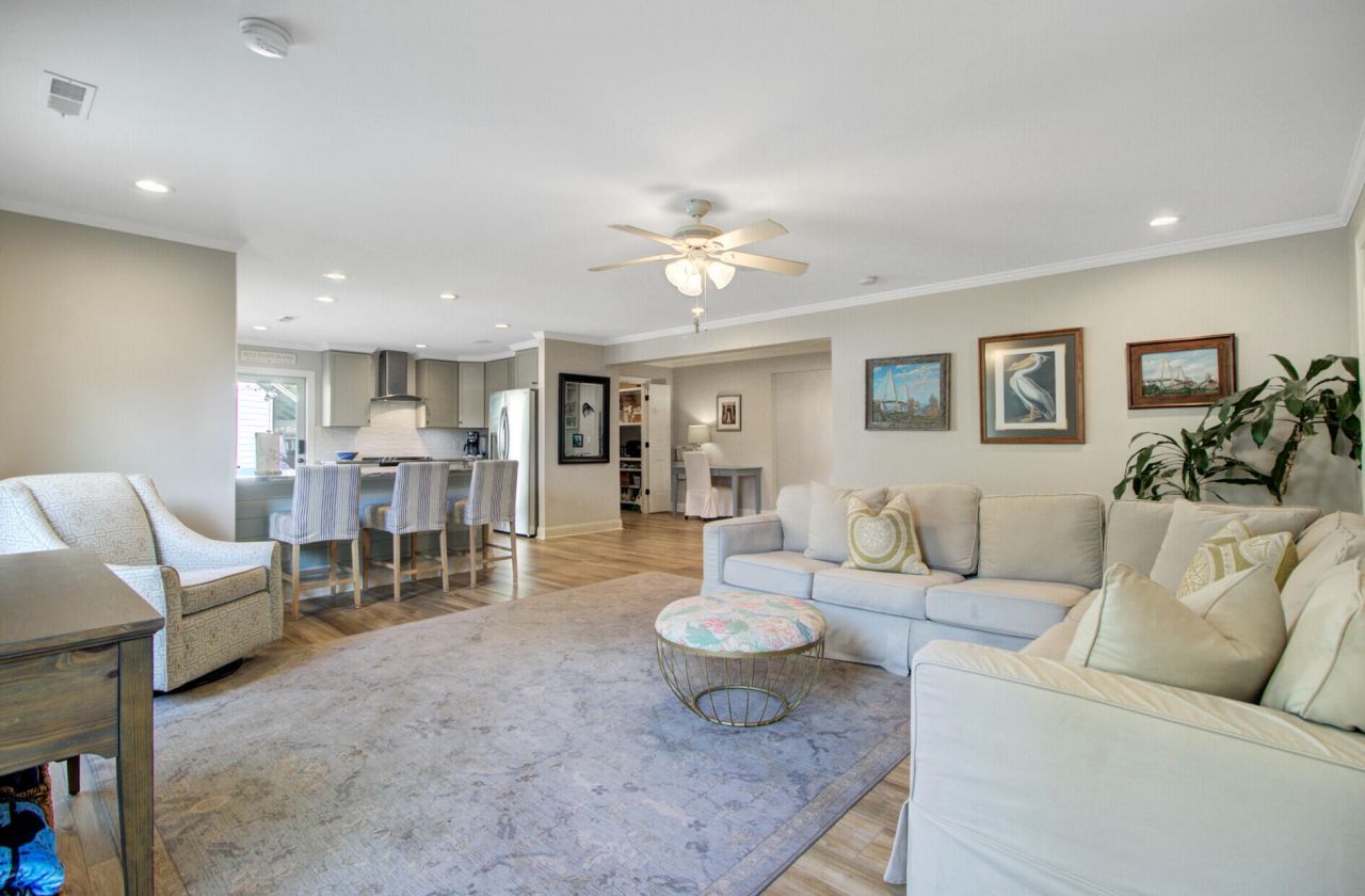 8 Vincent Drive Photo 20