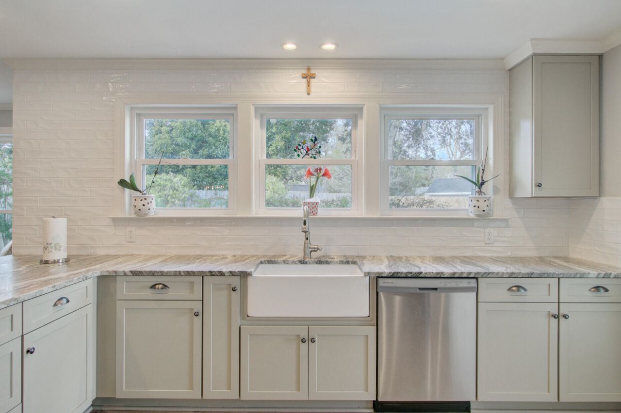 8 Vincent Drive Photo 24