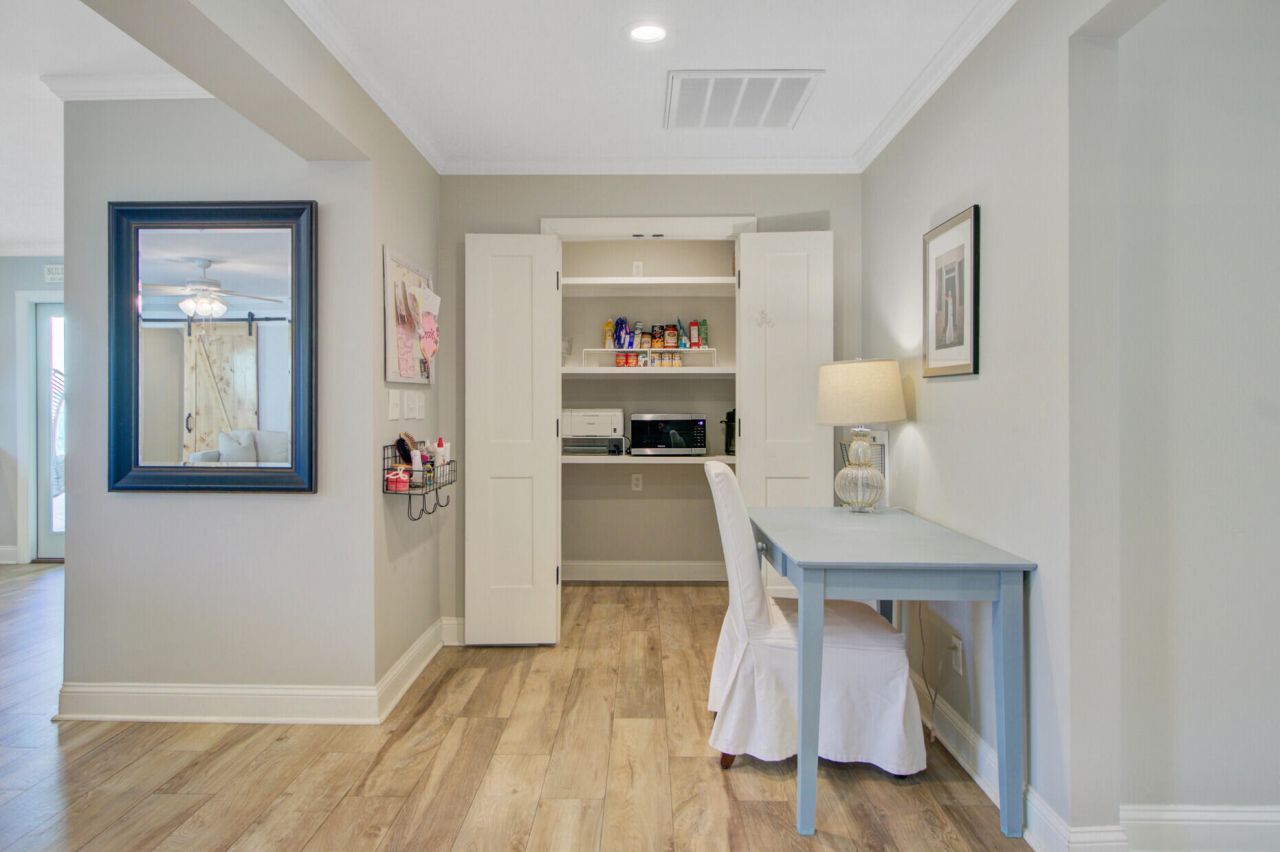 8 Vincent Drive Photo 29