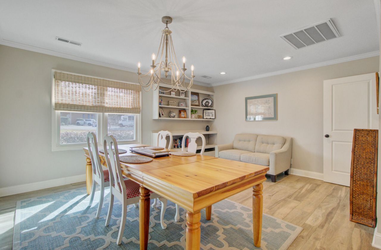 8 Vincent Drive Photo 31