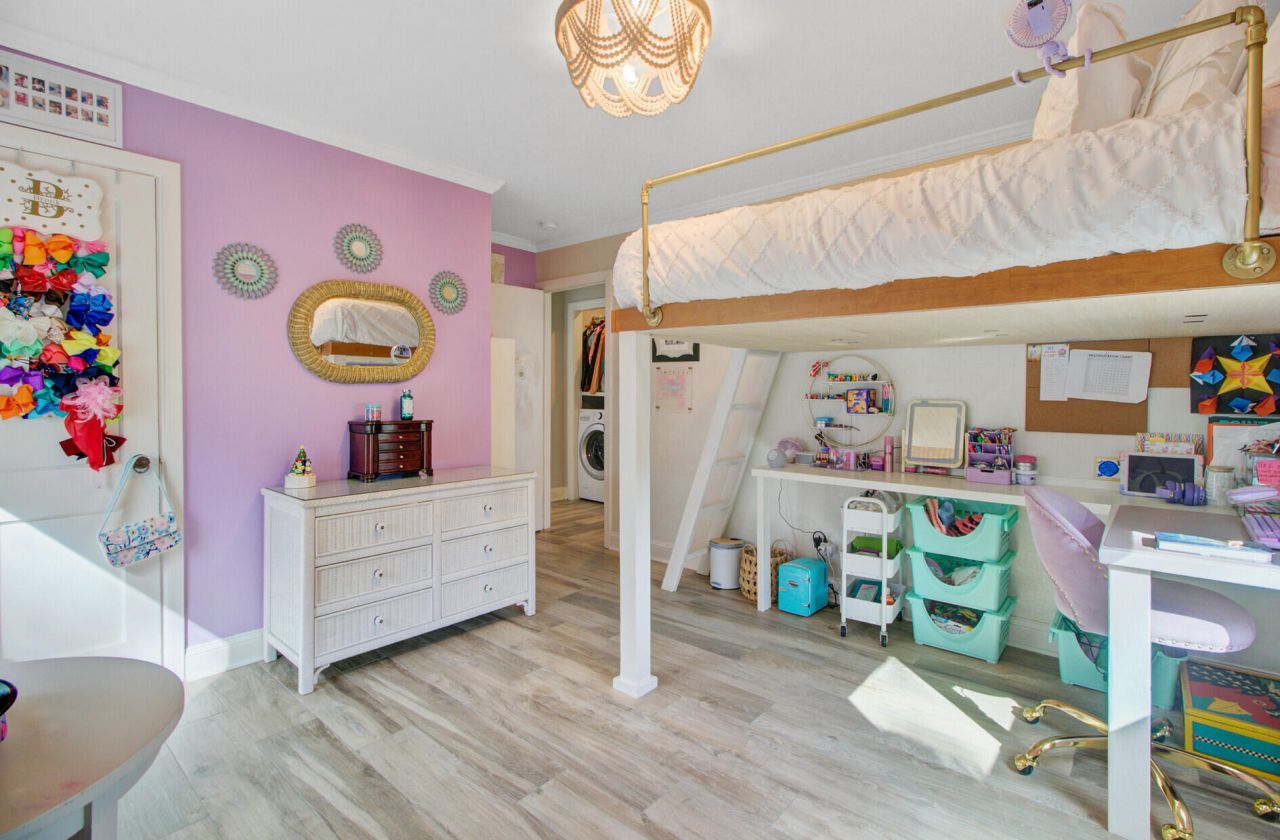 8 Vincent Drive Photo 36