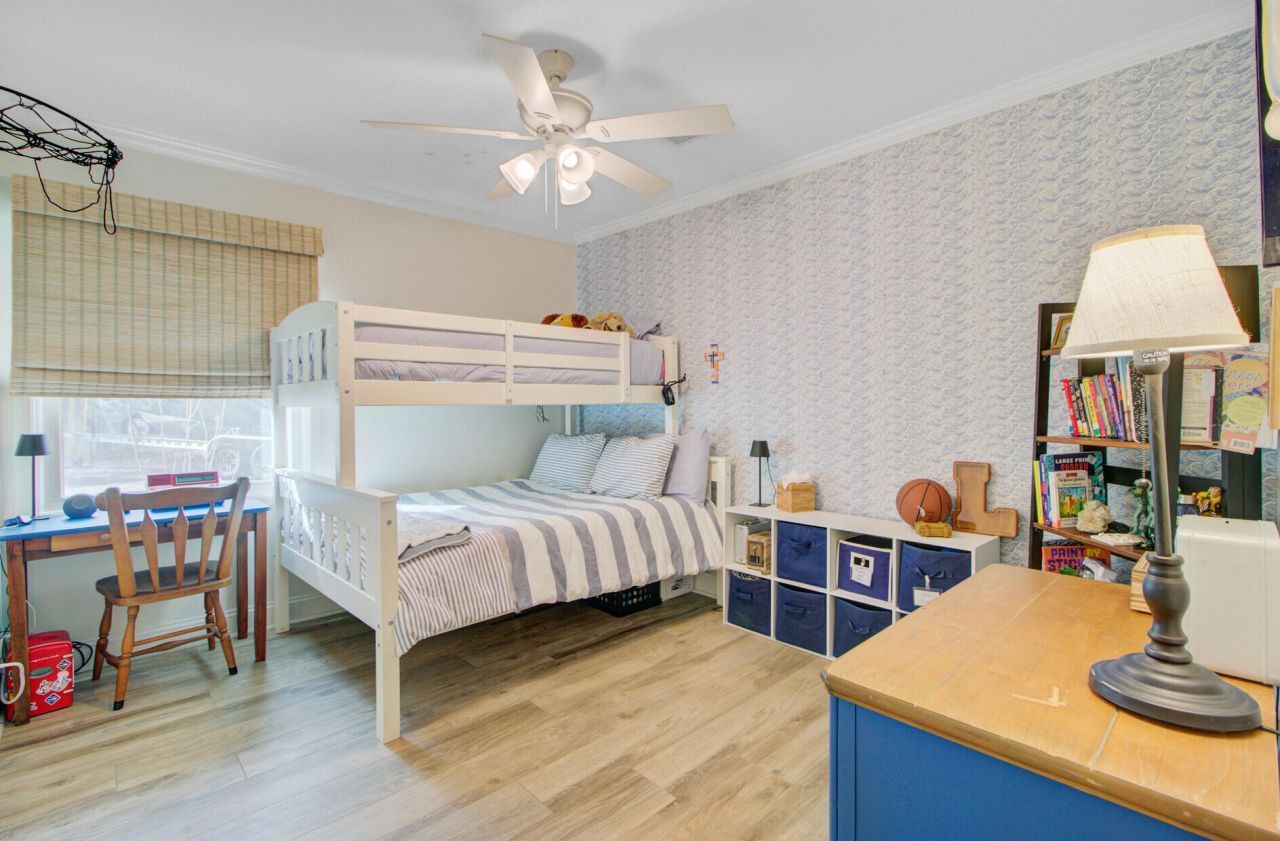 8 Vincent Drive Photo 38