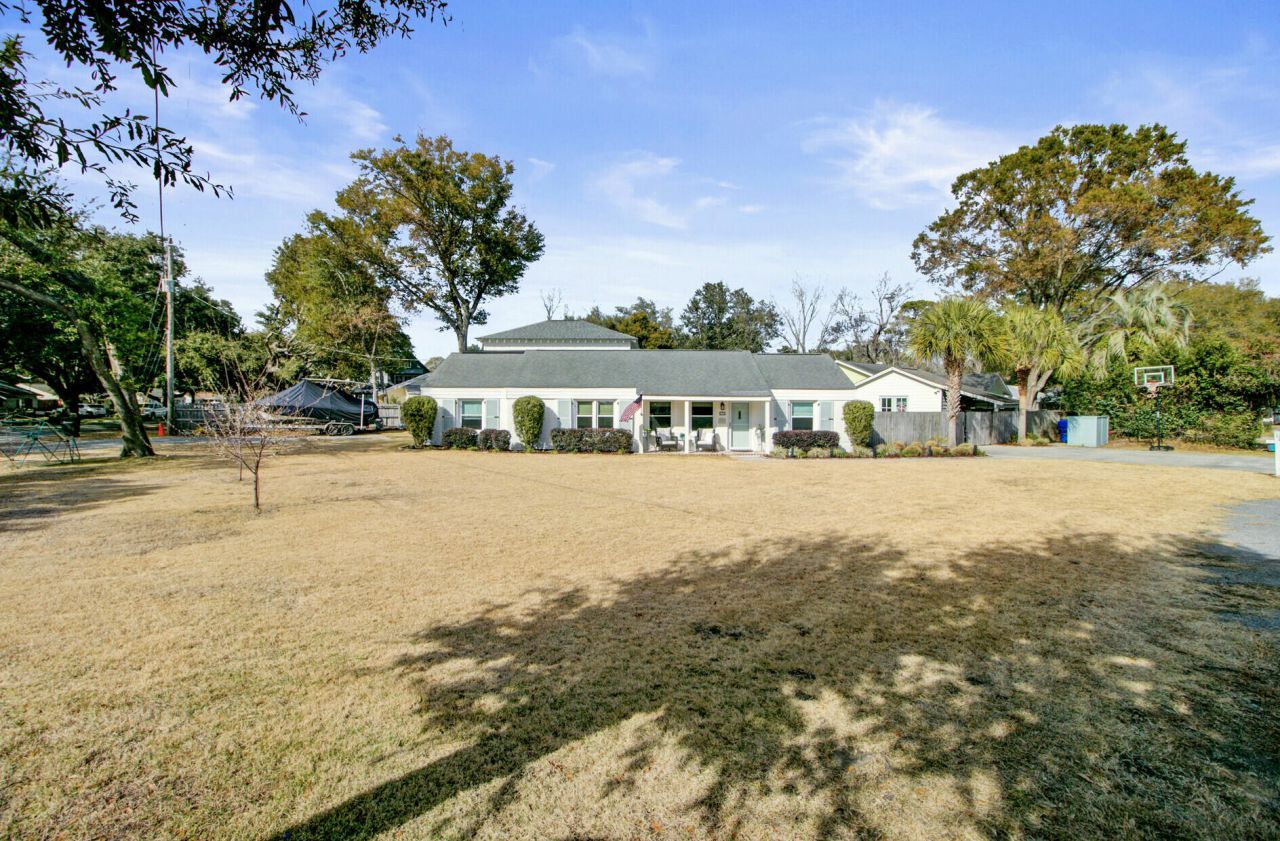 8 Vincent Drive Photo 4