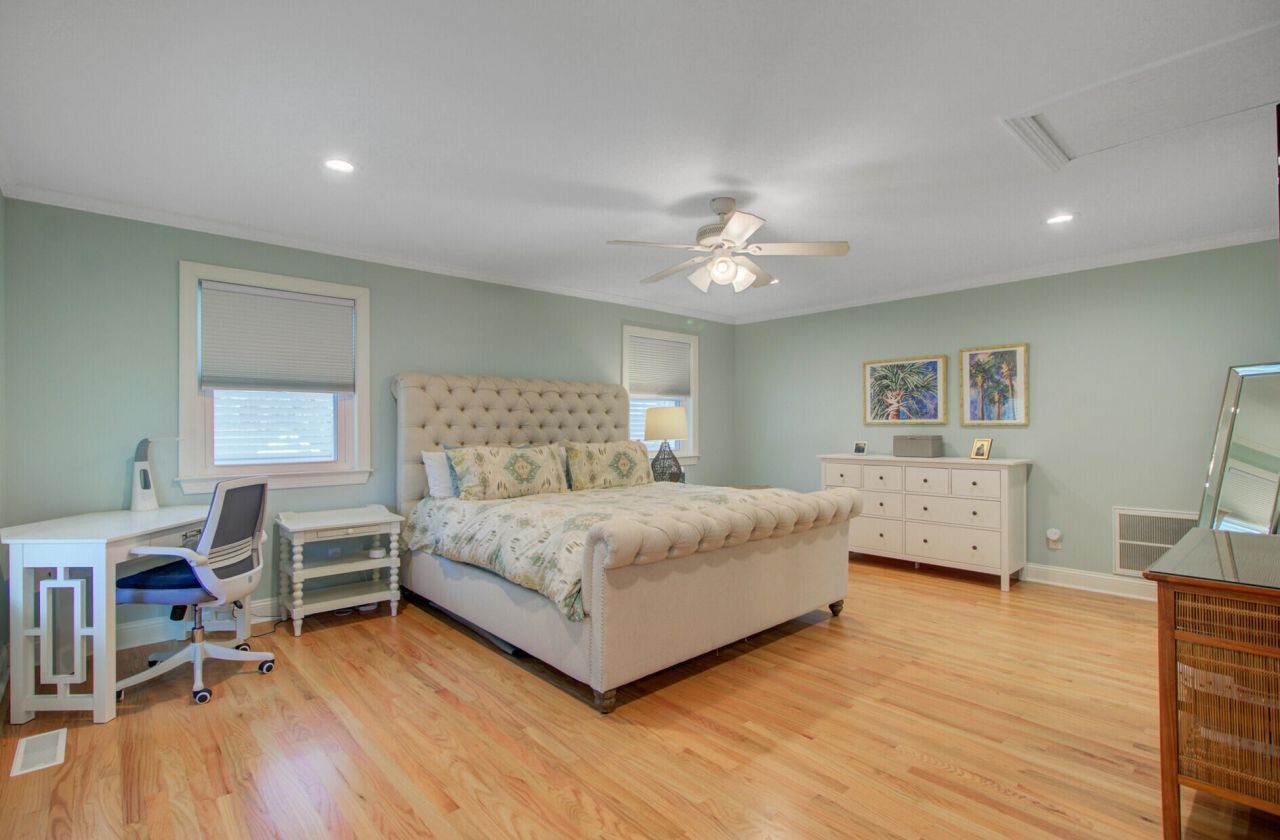 8 Vincent Drive Photo 42