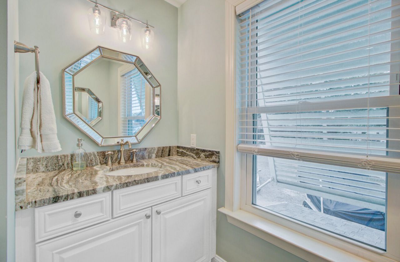 8 Vincent Drive Photo 45