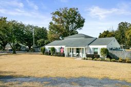 8 Vincent Drive photo 4