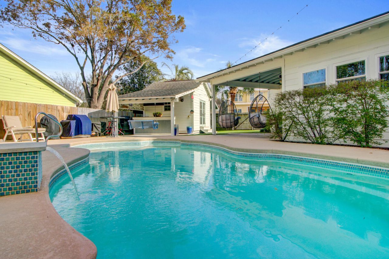 8 Vincent Drive Photo 51