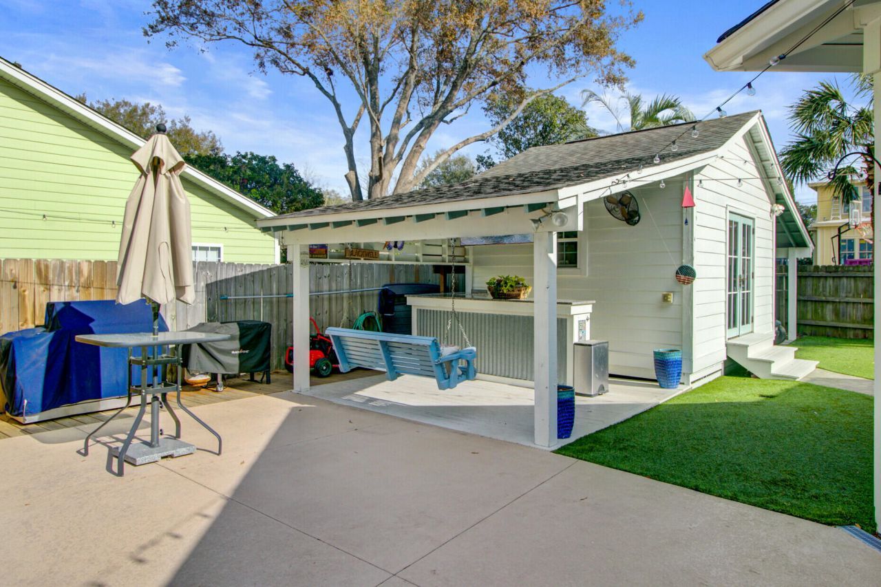 8 Vincent Drive Photo 52