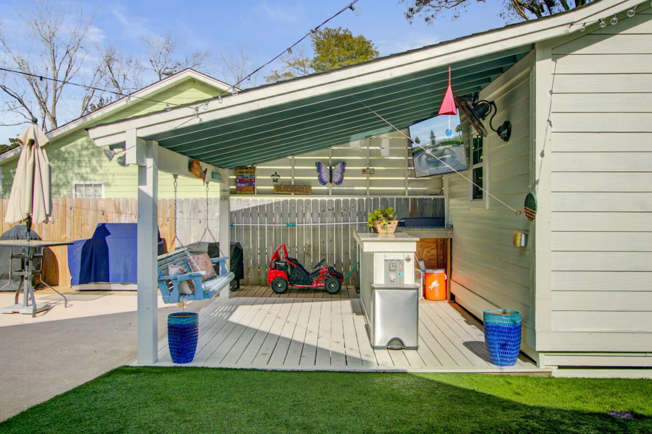 8 Vincent Drive Photo 53