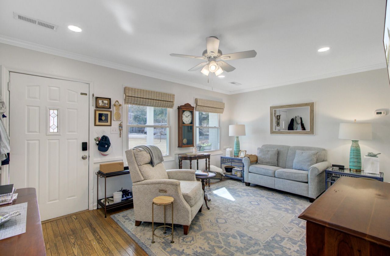 8 Vincent Drive Photo 7