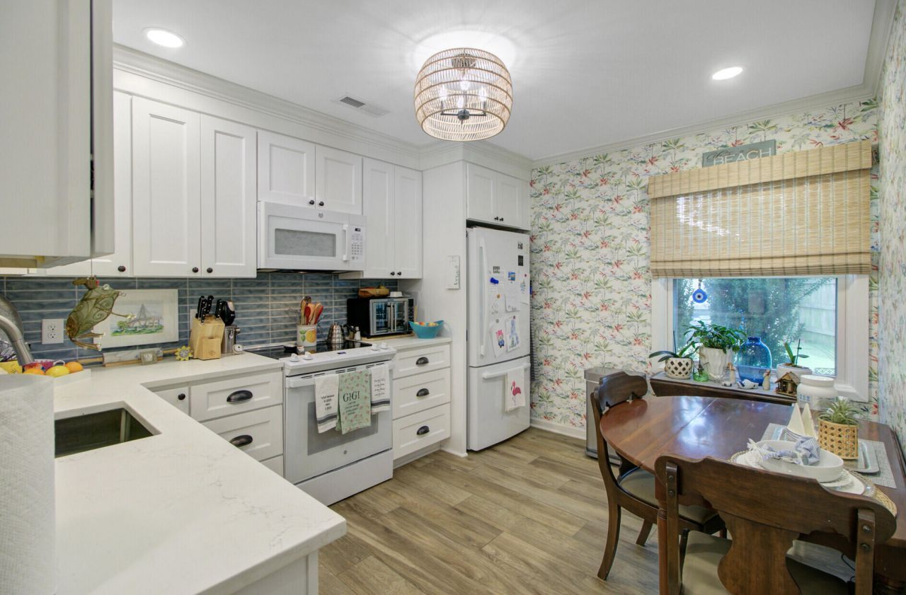 8 Vincent Drive Photo 9