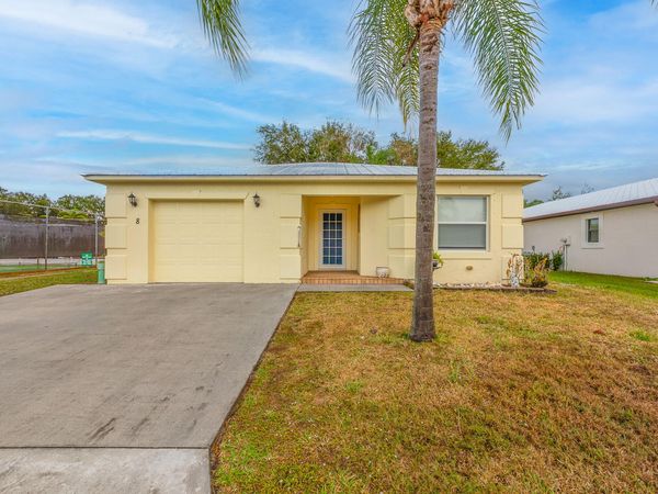 8 Santa Maria Court, Port St. Lucie, FL 34952