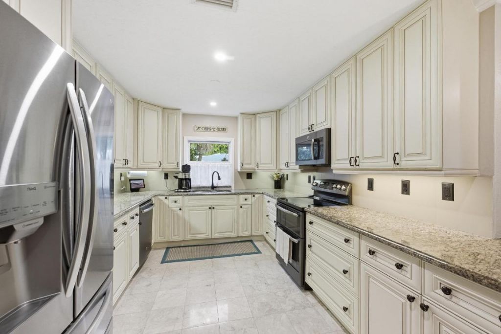 831 N Lakeside Drive, Lake Worth Beach, FL 33460 Photo