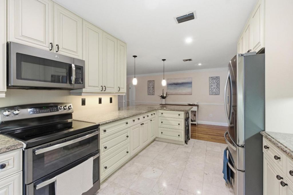 831 N Lakeside Drive, Lake Worth Beach, FL 33460 Photo