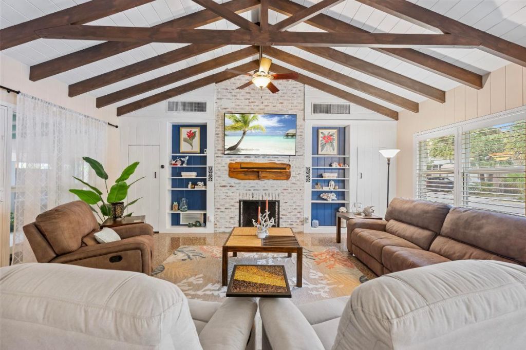 831 N Lakeside Drive, Lake Worth Beach, FL 33460 Photo