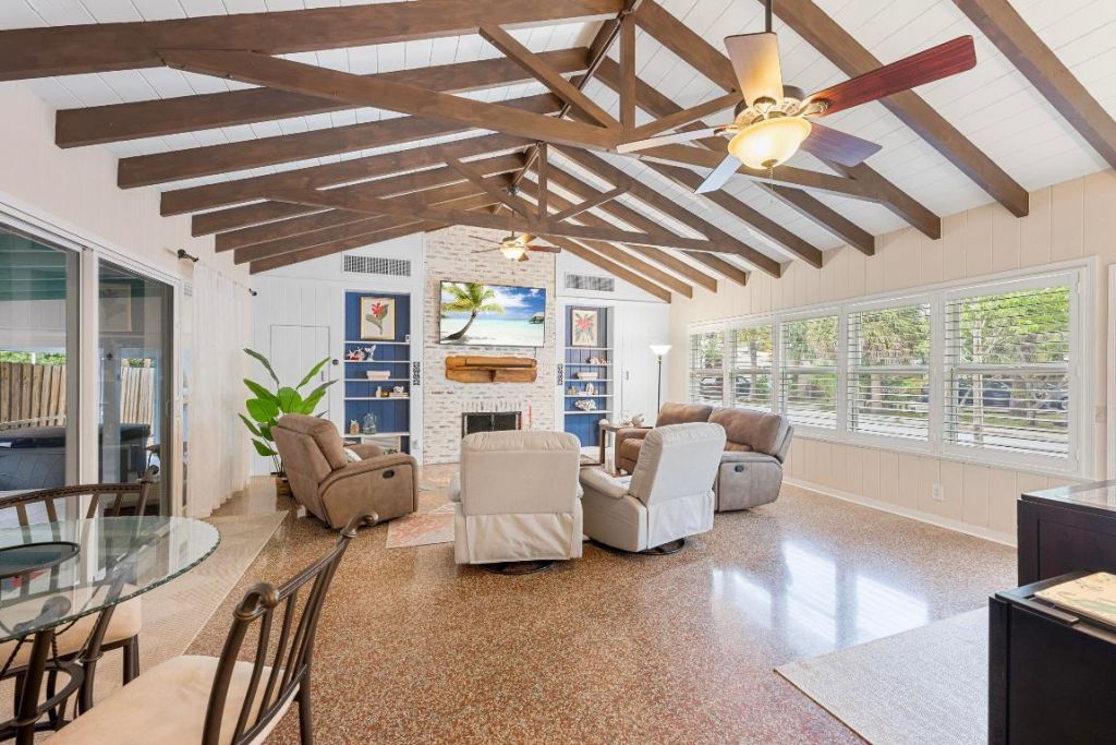 831 N Lakeside Drive, Lake Worth Beach, FL 33460 Photo