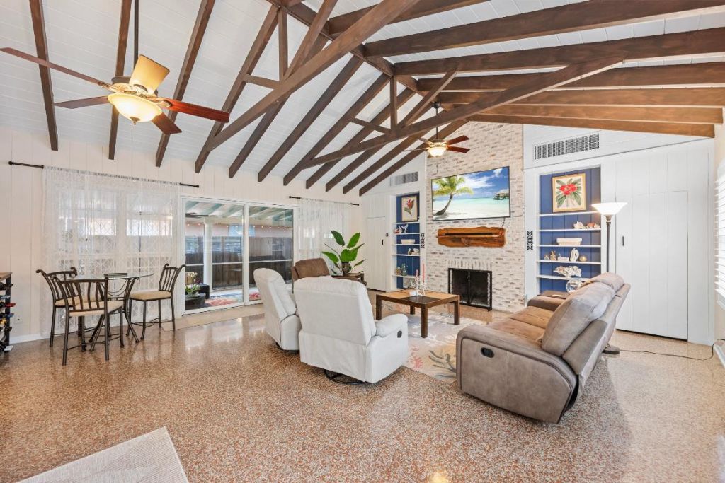 831 N Lakeside Drive, Lake Worth Beach, FL 33460 Photo