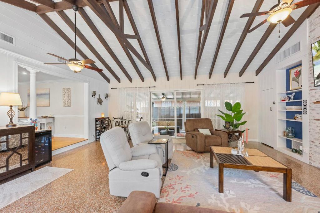 831 N Lakeside Drive, Lake Worth Beach, FL 33460 Photo