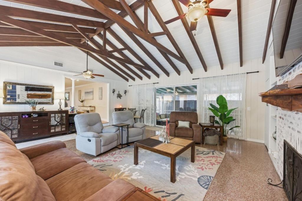 831 N Lakeside Drive, Lake Worth Beach, FL 33460 Photo