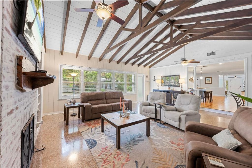 831 N Lakeside Drive, Lake Worth Beach, FL 33460 Photo